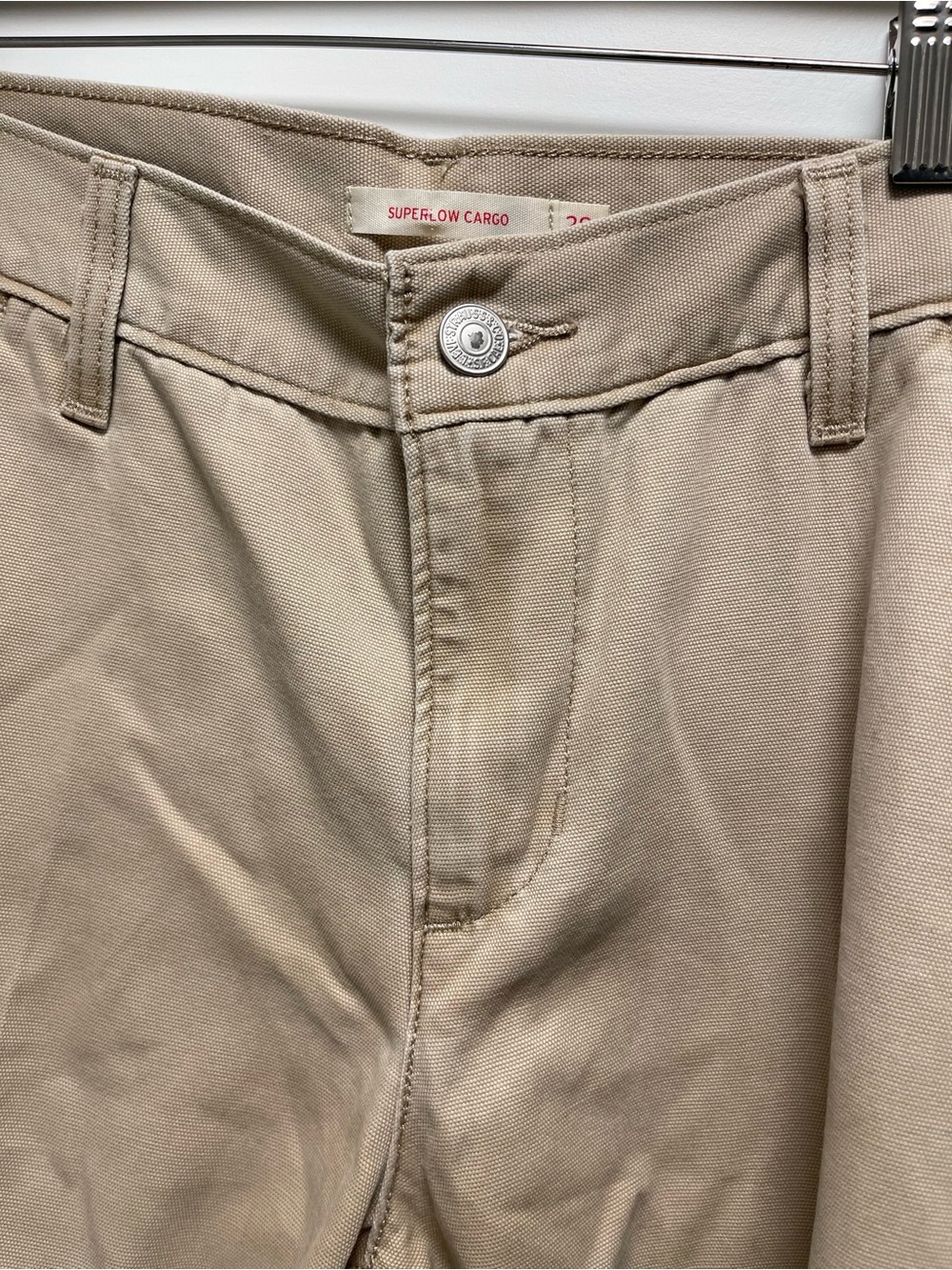 Levi’s Superlow Loose Cargo Pants in a Size 28 - Picture 5 of 7